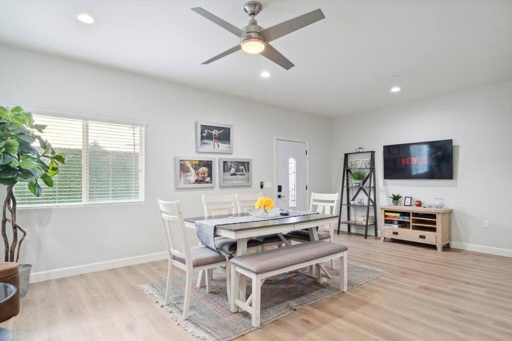 Hébergement de vacances Incredible Value For 12 Guests, New 3br By Disneyland, Knott's, Midway City
