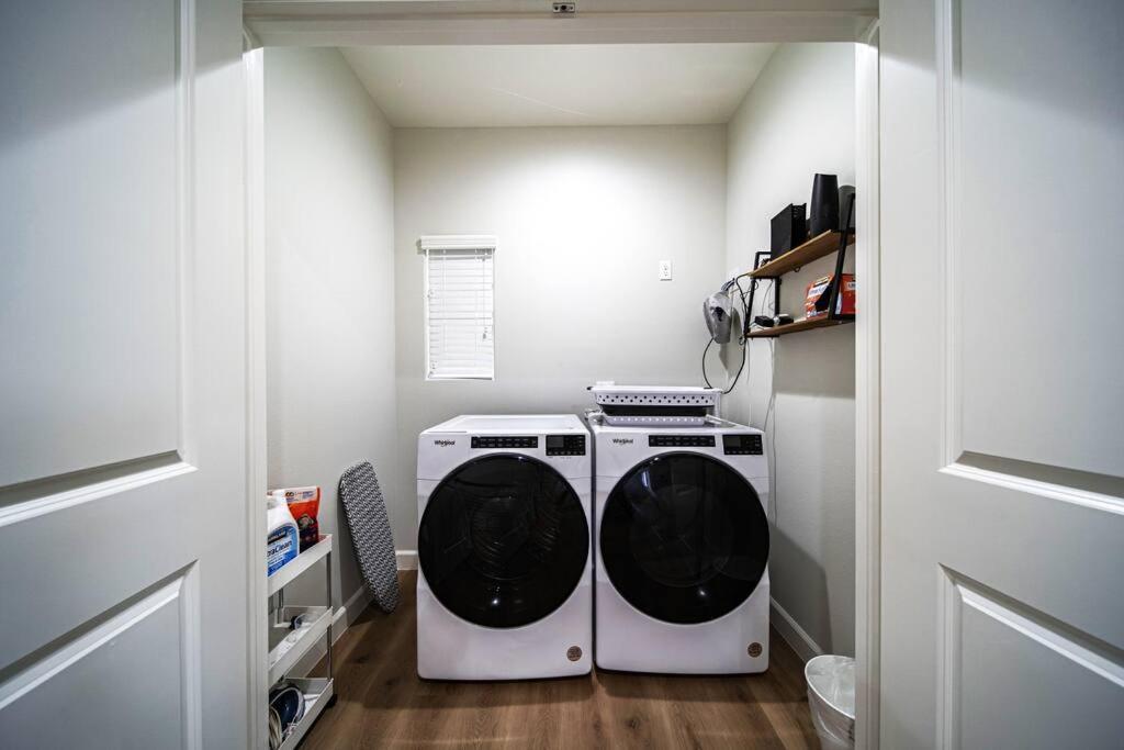 Incredible Value For 12 Guests, New 3br By Disneyland, Knott's, Hébergement de vacances Midway City